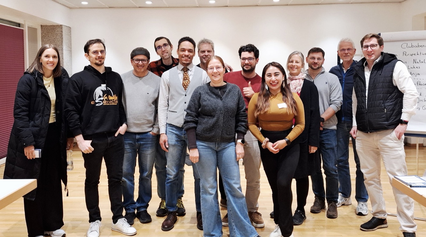 Rhetorik-Club Frankfurt — entspannte Gruppe nach einem Clubabend